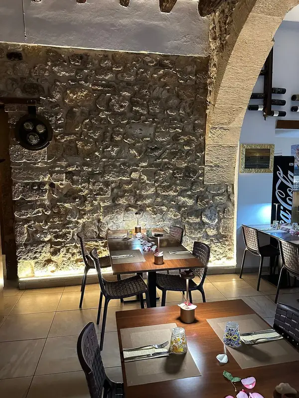 La sala interna — Ristorante La Sciccheria, Ortigia