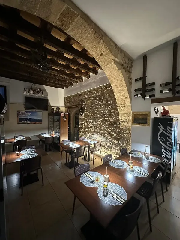Gli archi in pietra della sala del ristorante La Sciccheria, Ortigia