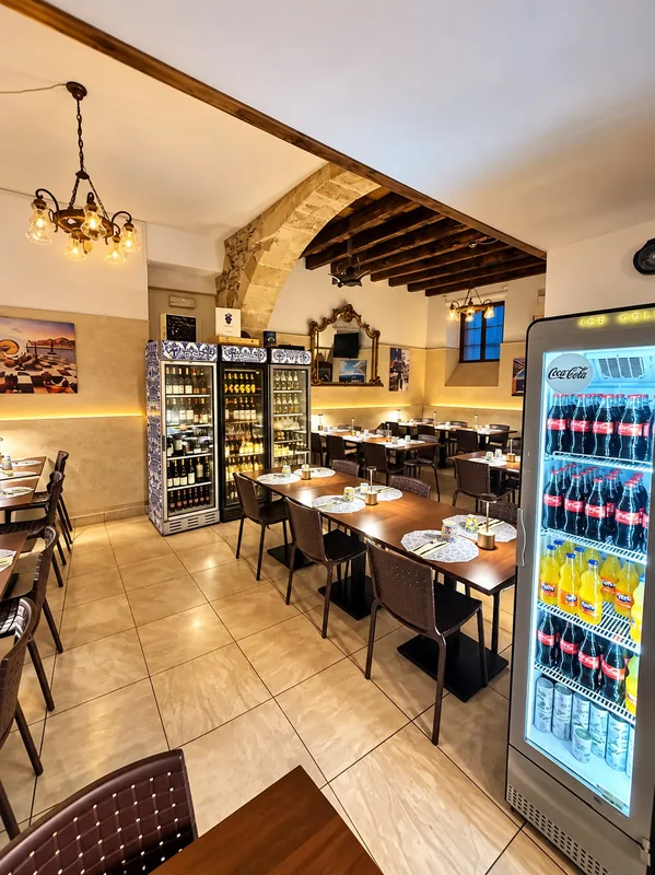 Tavoli sotto l'arco — Ristorante La Sciccheria, Ortigia